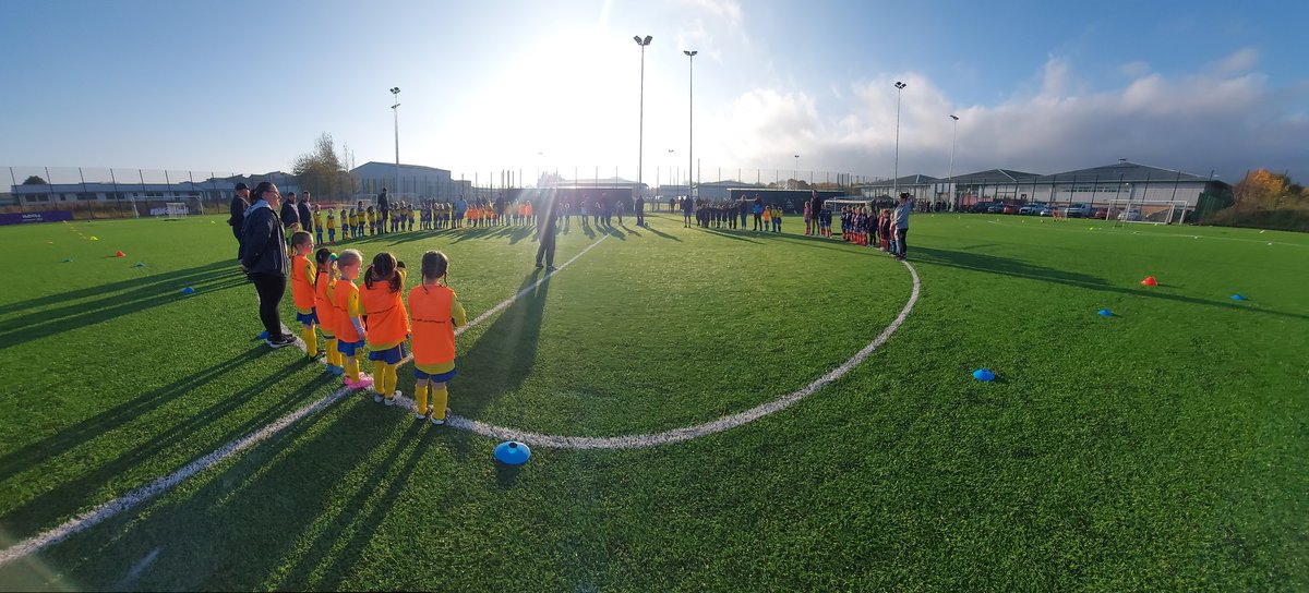 Great morning of #football @oceanparkarena with @Cdf_CosmosJnr U8's Girls. Fantastic to see players, coaches & spectators observing a period of silence on #RemembranceSunday #Remembrance #LestWeForget