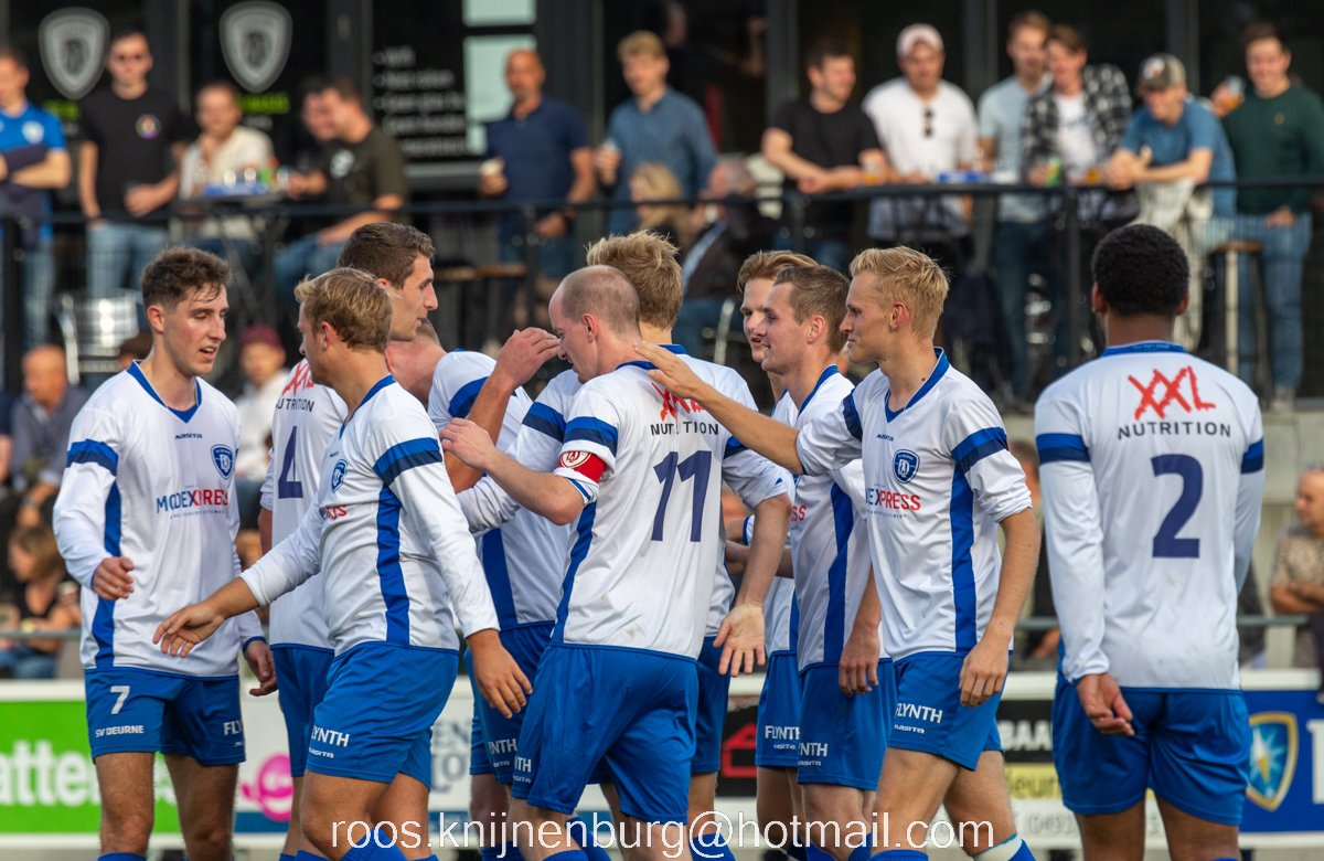 Pittige start vh seizoen met 4 punten uit 6 wedstrijden. Bij momenten recht gehad op wat meer, maar nog niet gepakt. Aan de strijd en de spirit zal het bij deze groep zéker niet liggen, dus dat komt goed! 
Nog 5 te gaan voor de winter. Te beginnen met EHC vandaag! #SVDeurne 🔵⚪️