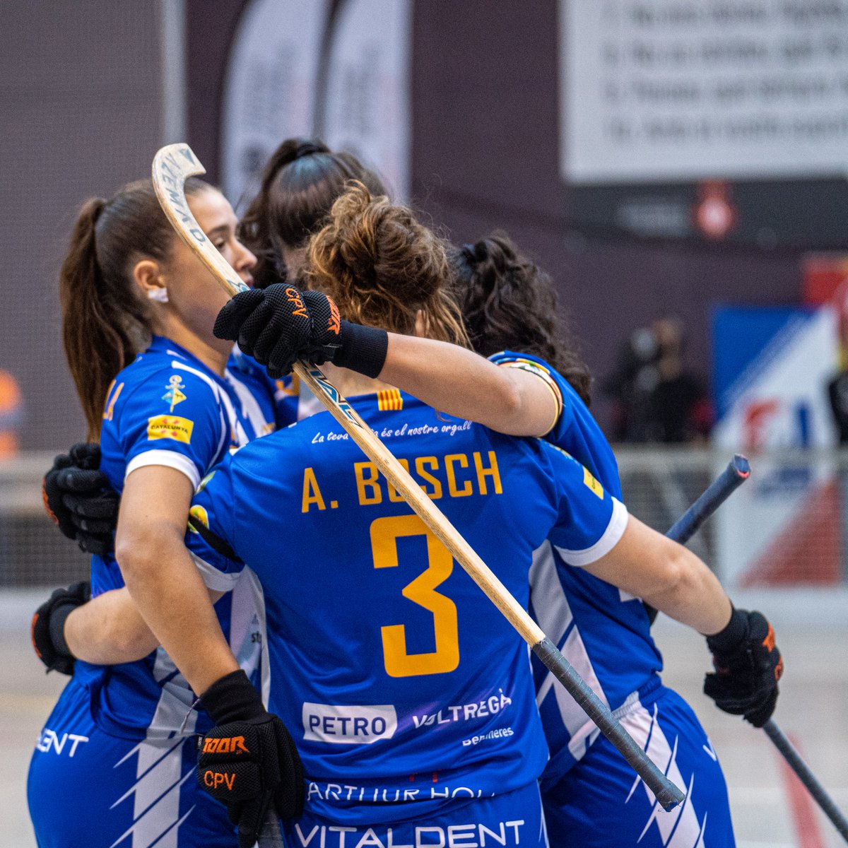 Campiones de la Lliga Catalana! El Voltregà femení s'ha imposat per 4 a 3 al <a href="/phcsantcugat/">Solideo Patí Hoquei Club Sant Cugat</a> i aconsegueix el títol! Felicitats, campiones!