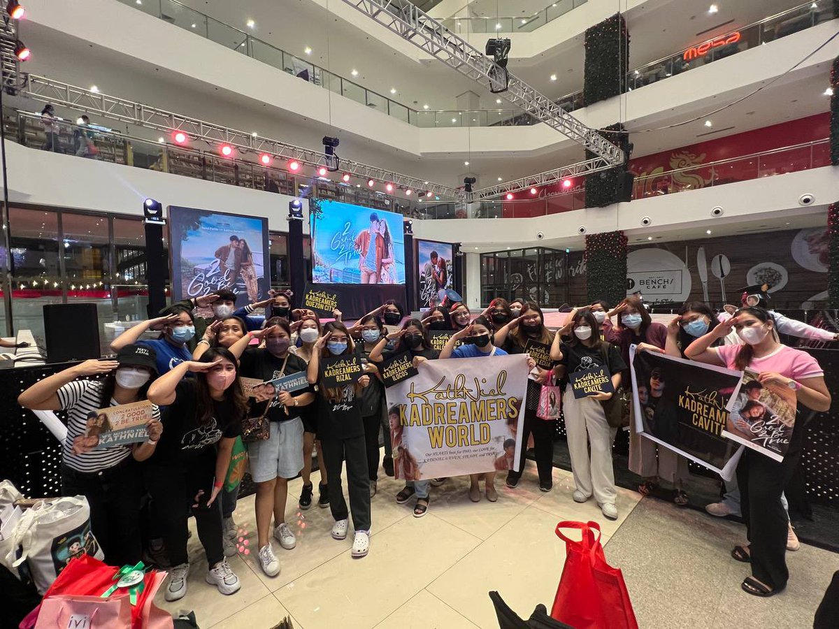 This is our KaDs family traveling all the way from north and south to support <a href="/bernardokath/">KATH 🐘</a> and <a href="/imdanielpadilla/">Daniel Padilla</a> 💙

We are glad seeing new and old faces of our members, hoping you had a great time last 11-11 🤗

#2GoodMallShow2Remember