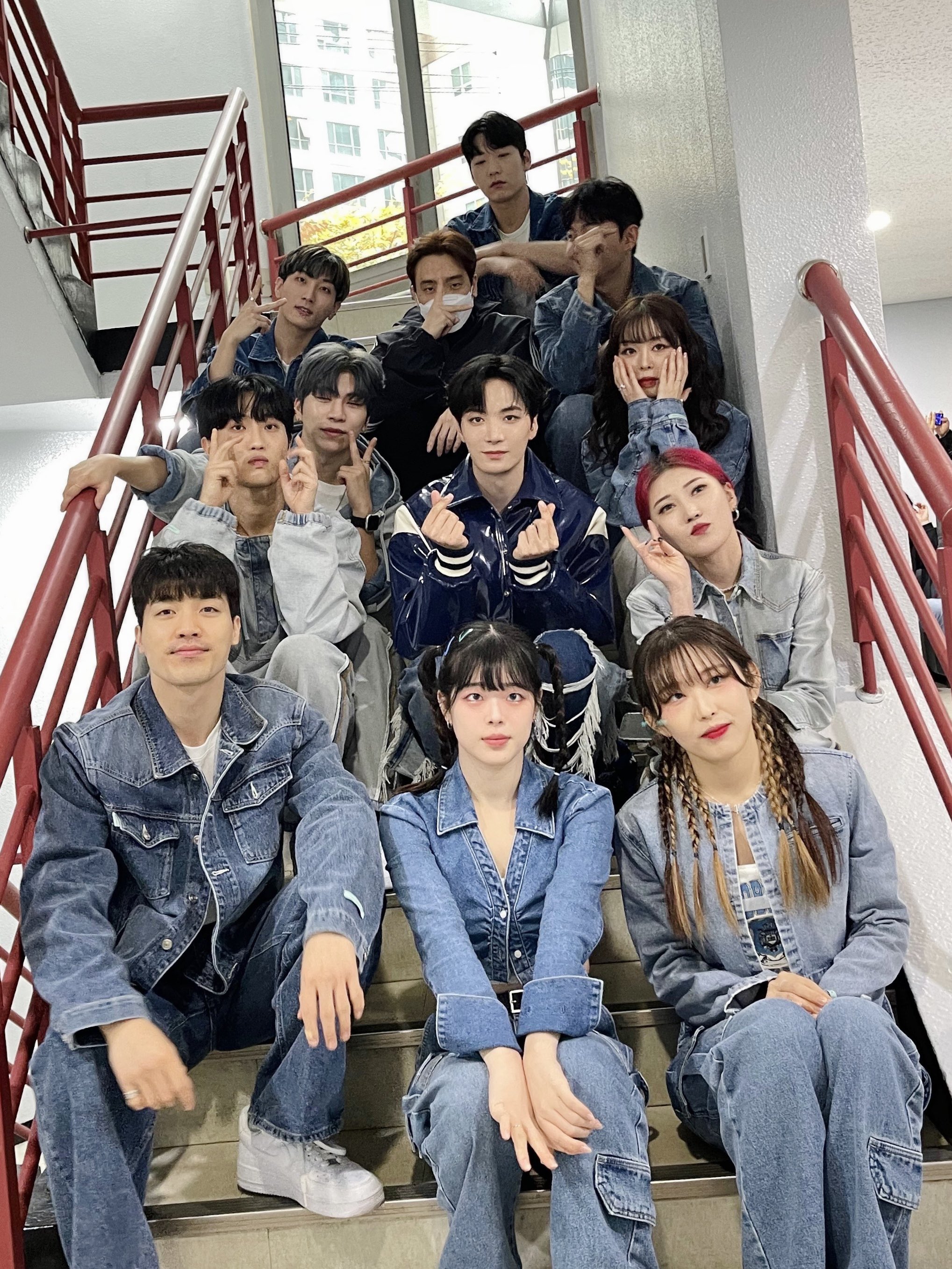 FhcGhG3UAAEbFeY?format=jpg&name=4096x409