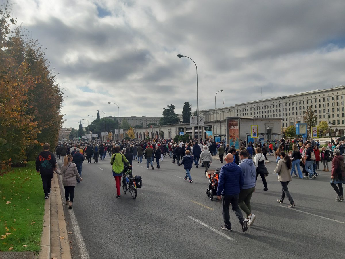 OlgaPereda's tweet photo. ¡Vamos Madrid!
#HastaLaBandera
#PorLaSanidadPública
#MadridSeLevantaEl13 https://t.co/MUQQNpoQj6