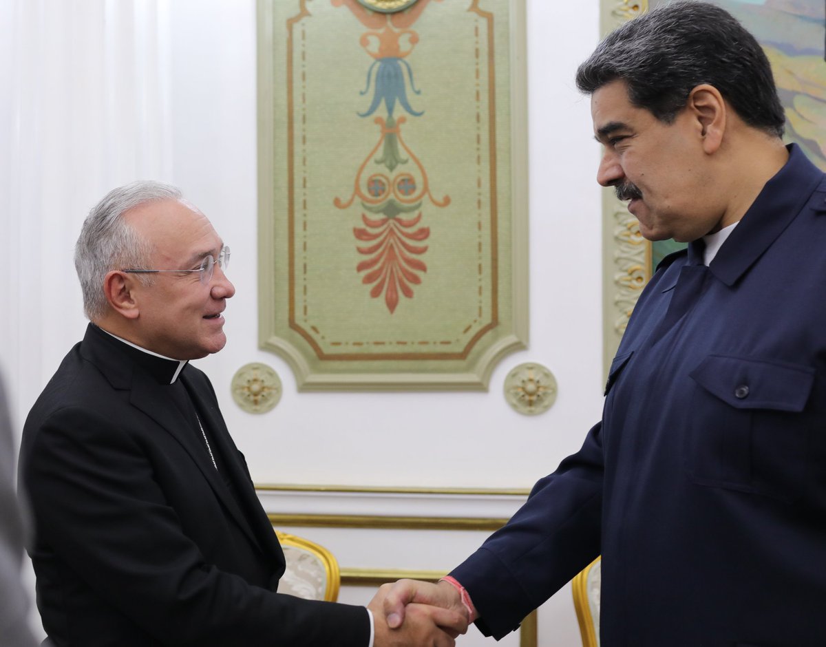 Redi_andes's tweet photo. #AsiLoDijo || Nuestro CJ @NicolasMaduro Grata visita del Monseñor Edgar Peña Parra, sustituto de Asuntos Generales de la Secretaría de Estado del Vaticano. Un hijo de Venezuela en la Santa Sede, que vino a traernos las bendiciones de Dios y del @Pontifex_es https://t.co/FrrjIN7lJV
