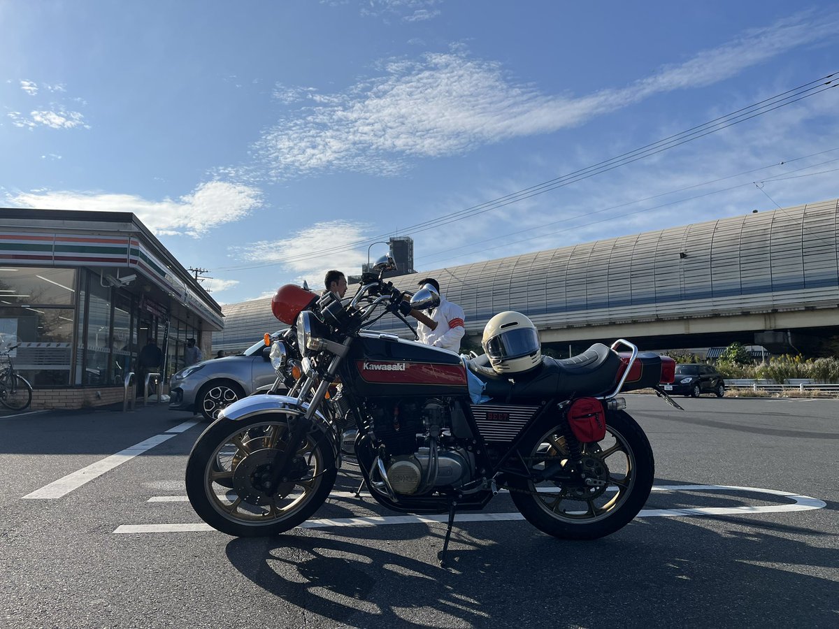 2334gtst's tweet photo. MOTOミーティング2022
久しぶりのバイク乗って、ちょっと疲れた！
凄い台数だった、良い刺激！
※しみけんも初見でした笑
#MOTOミーティング #ロングウッドステーション #千原せいじ #Z400FX #500ss #KH400 https://t.co/hwJKMf6pCC