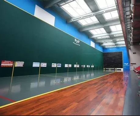 💡Connaissez-vous le « Jai Alai » ? Il s’agit de l’une des nombreuses variantes de la #PeloteBasque, qui fera partie des nombreuses activités sportives et culturelles de la 12e édition des #JIJ2023 à #Pau.
➡️Inscrivez votre #lycée jusqu'au 05/12 : bit.ly/3E42C95
#JaiAlai