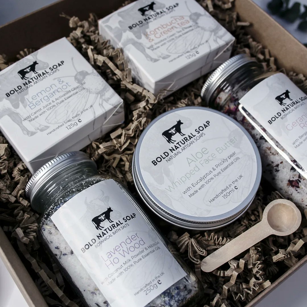 ✨ #GIVEAWAY ✨
👉 Enter now to #WIN this Gorgeous Luxury Gift Box worth £50! 😍🙌

1. Like this
2. Retweet
3. Follow us

Good Luck! 🤞Winner chosen at random on 20/11/2022. Competition open to UK only. Entries must be 18 years &amp; older. #giftsforher #shopindie #MHHSBD #UKMakers