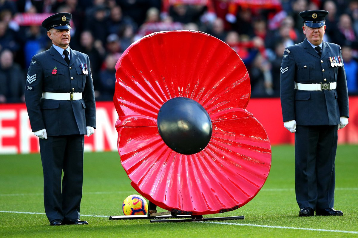 onlinepredictor's tweet photo. Lest we forget 🌹
•
#remembranceday #poppy #premierleague #football https://t.co/ygUTEFt9f1