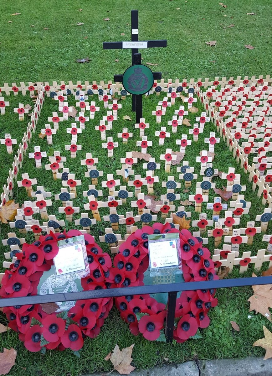 Nean61170806's tweet photo. @RoyalFamily @BBCOne I will be watching 💕. I travelled to the Cenotaph 4 years ago and will do so next year.
Thoughts are with all those who lost their lives in the line of duty and service, their families and loved ones.
#LestWeForget
#RemembranceDay
#MichaelBoxall 😢 https://t.co/Uqd5lKKoWS