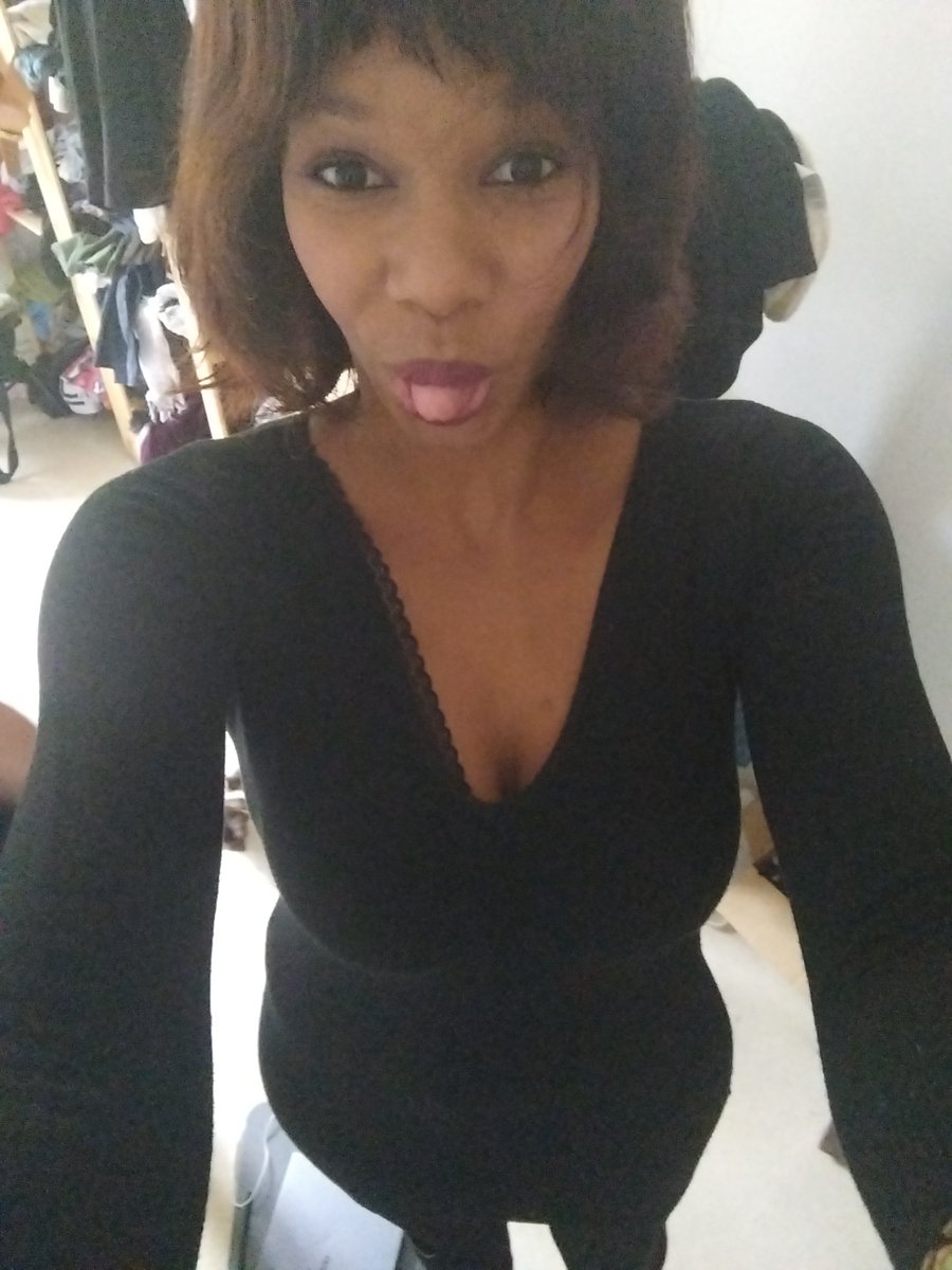 Plumette_Rose's tweet photo. Bon dimanche les moches https://t.co/KbdtNN54tj