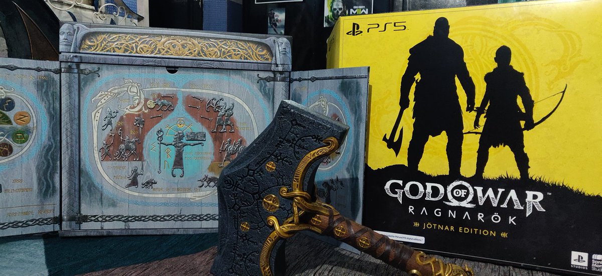 Shivam_____47's tweet photo. Jõtnar is a go! ❤️ My first ever collector's edition! 🥺❤️
Thanks to #DTZone for arranging this edition! Thanks to @RishiAlwani @BrentPFernandes for giving me the heads up for these editions making it to India!
#GodofWarRagnarok #GodofWar #JotnarEdition #Mjolnir #GoTY https://t.co/EClkV3JUkB