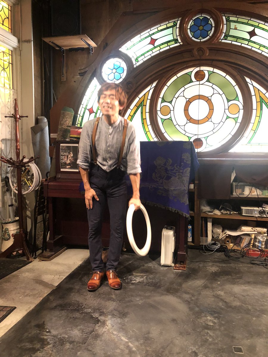 goldenkamy0804's tweet photo. 🤩芸人の鑑 🎪#小林トモヒロ #ジャグラー #ジャグリング 日本語では #曲芸? #芸人集団 凄え
#verticalconnection https://t.co/3uKVqhZDxx