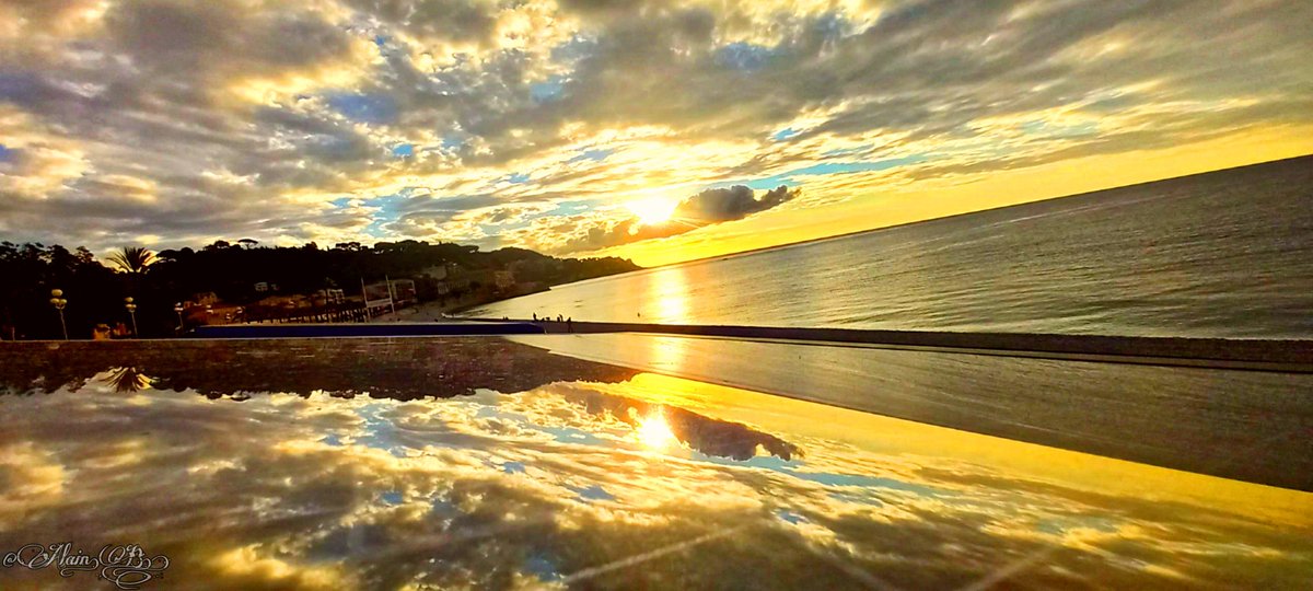 AlainBorsani's tweet photo. Voilà les Couleurs de ce Dimanche Matin...Baïeta....
@AlainBorsani
#FenetreSurNice #fenêtresurlacotedazur #explorenicecôtedazur #explorenice #visitenice #visitenicecotedazur #nice #nicecotedazur #Nice #nicetourisme #nicemoments https://t.co/DUtIiMH3Ej