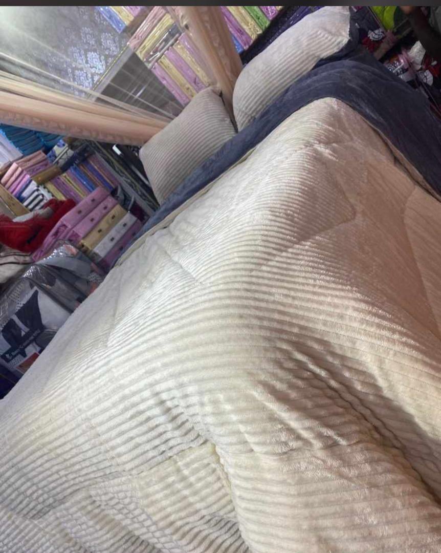 RitazCollection's tweet photo. CORAL VELVET DUVETS WITH 2 PILLOW CASES AND. BEDSHEET

PRICE………………………………….180,000/=
SIZES…………………………………..5/6 6/6 

Please call or WhatsApp 0772451472 for deliveries 
We deliver at a cost 
#duvet #coralvelvet #duvets #coralbedcovers #bedcover #bedding https://t.co/cZ4JNYgiEf