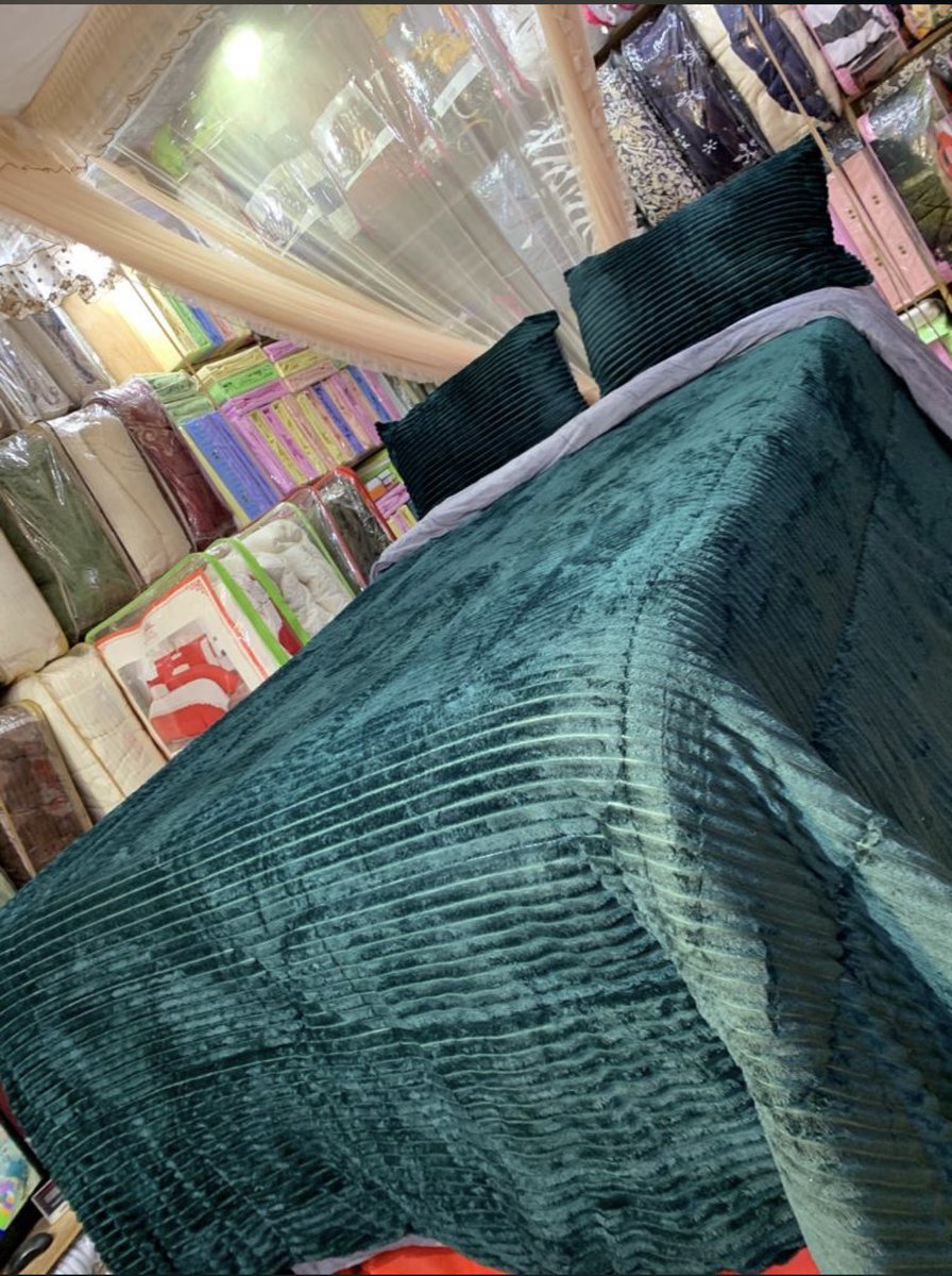 RitazCollection's tweet photo. CORAL VELVET DUVETS WITH 2 PILLOW CASES AND. BEDSHEET

PRICE………………………………….180,000/=
SIZES…………………………………..5/6 6/6 

Please call or WhatsApp 0772451472 for deliveries 
We deliver at a cost 
#duvet #coralvelvet #duvets #coralbedcovers #bedcover #bedding https://t.co/cZ4JNYgiEf