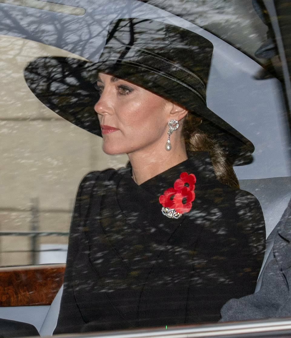 WalesRoyals's tweet photo. The Princess of Wales arriving to mark Remembrance Sunday at the Cenotaph this morning
#LestWeForget https://t.co/iFoD461ygn