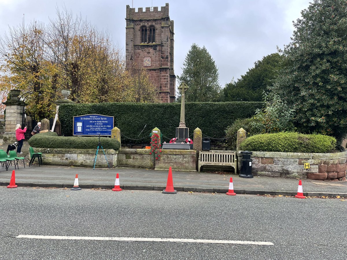 Amazing to see so many young people at the Remembrance service in #Tarvin this morning.