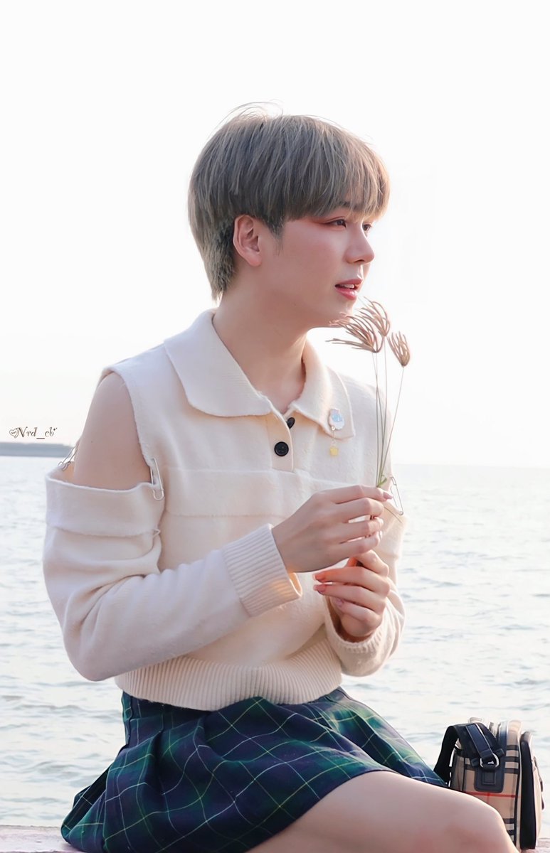 nrd__cb's tweet photo. : ¨·.·¨ :
` ·. อากาศมันร้อนมากเลย ใจเราละลายไปกับเธอหมดละ
₍ᐢ › ༝ ‹ ᐢ₎♡ @cooheartt #COOHEART26thBDay #cooheart https://t.co/oIp7q1Qnrr