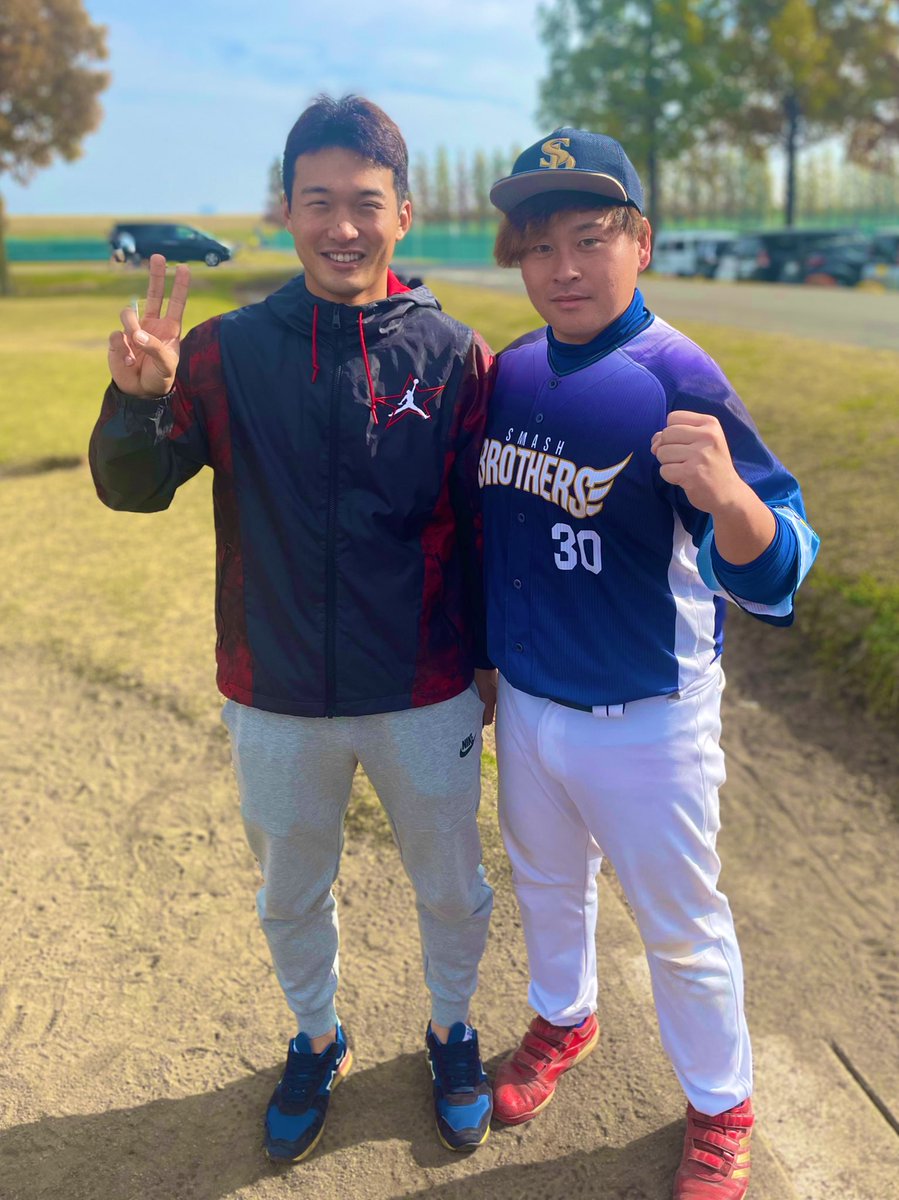 kazukenpi's tweet photo. 今日の関東大会敗退を得て、課題に対してまたスマブラがレベルアップができるMTGができてプラスな方向ではあるけど、やっぱり悔しい！！

写真は友達であり、韓国プロ野球選手の安田権守！

あ〜悔しい！！笑

ただ今日もみんな精一杯戦ってくれました！！

#カズナリ監督
#スマブラTV
#安田権守 https://t.co/THKIY0iZZT