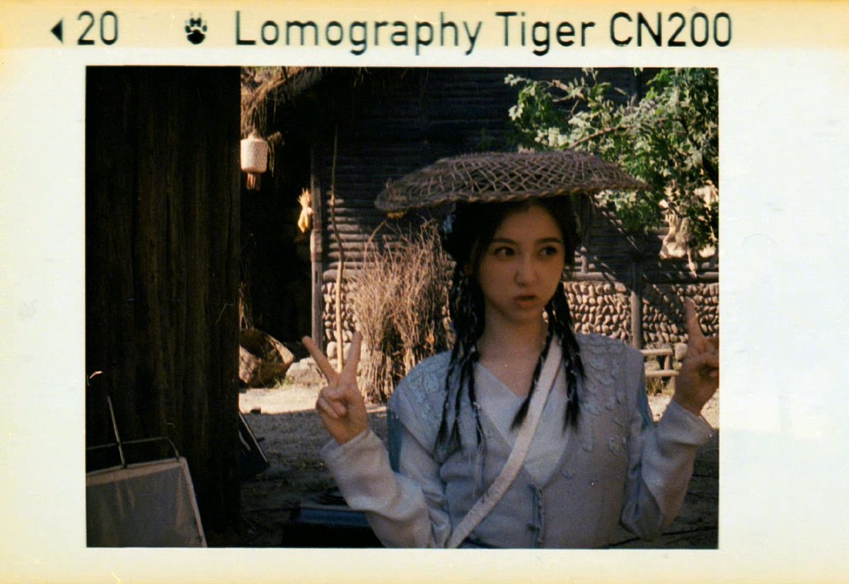 dramapotatoe's tweet photo. #EstherYu shares new snaps (with #WanPeng) from filming of #ChinesePaladin6 

More - https://t.co/ElJRytwQg9 https://t.co/jYNuKQ5U56