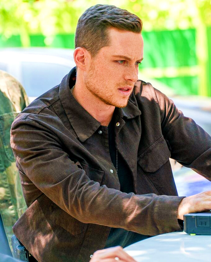 SarahHe39309165's tweet photo. It's Sunday its chill out day its time to watch old episodes with Jay & Hailey in #missingjayhalstead #missingupstead #weloveyoujesse #weloveyoutracy #UpsteadForever #upsteadfor200th https://t.co/8BxWGKiUak