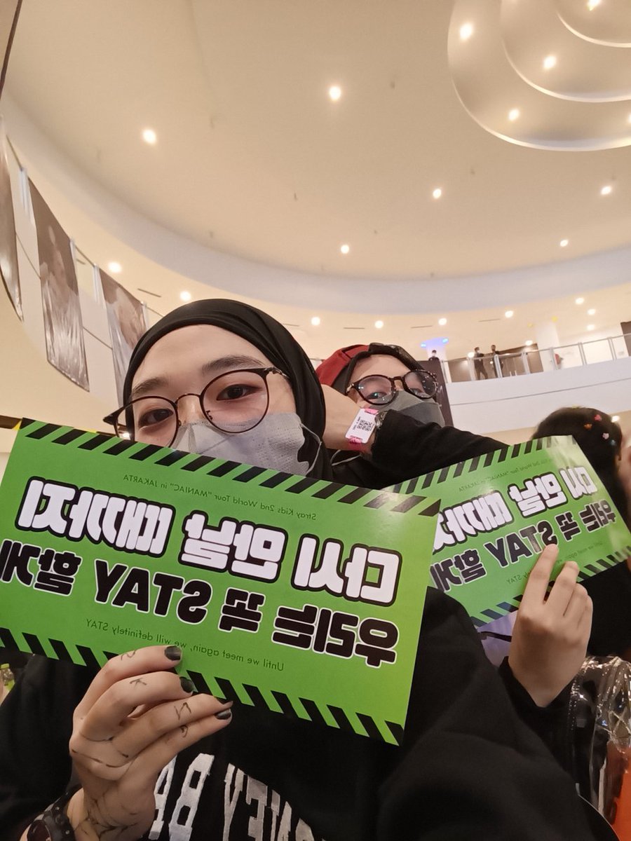 sundungrieomma's tweet photo. We're in the holding area 🥺🥺 @Adhis_DMR https://t.co/AiI3lbFHKP