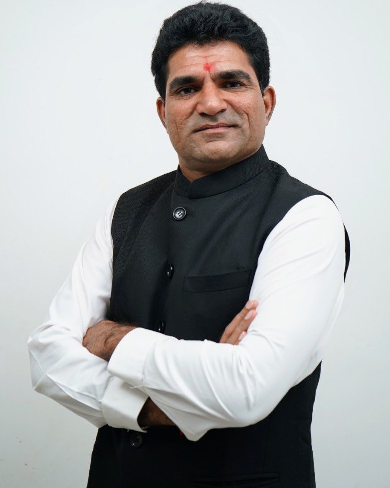 eOrganiser's tweet image. #GujaratAssemblyElections: Aam Aadmi Party's CM candidate Isudan Gadhvi will contest from Khambhalia Assembly seat.