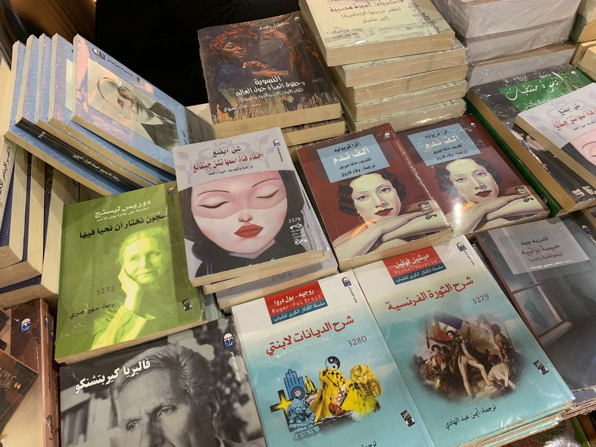 abdulwahed1978's tweet photo. أما أسعار الكتب في المعرض فقد كانت أقلّ من الأسعار في معرض الرياض، وهذه مزيّة تحسب للشارقة، ولكنها ارتفعت يسيراً بعدها، ثم عادت لتنخفض في اليومين الأخيرَين، وقد لوحِظ أنّ بعض الباعة يتظاهرون بالخسارة، ويشتكون من ضعف القدرة الشرائية في الإمارات!
#معرض_الشارقة_الدولي_للكتاب_2022 https://t.co/QOAfknUG9Z