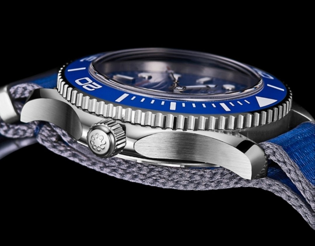 Kashdon75's tweet photo. Whilst this good looking #timepiece Diver to have the style of or pay #homage to, nonetheless I absolutely like it! Attention to detail high end build with a #SW200 I'm about to buy it 42.6mm #Ceramic dial #Blue and good looking https://t.co/naX8wF7P3y