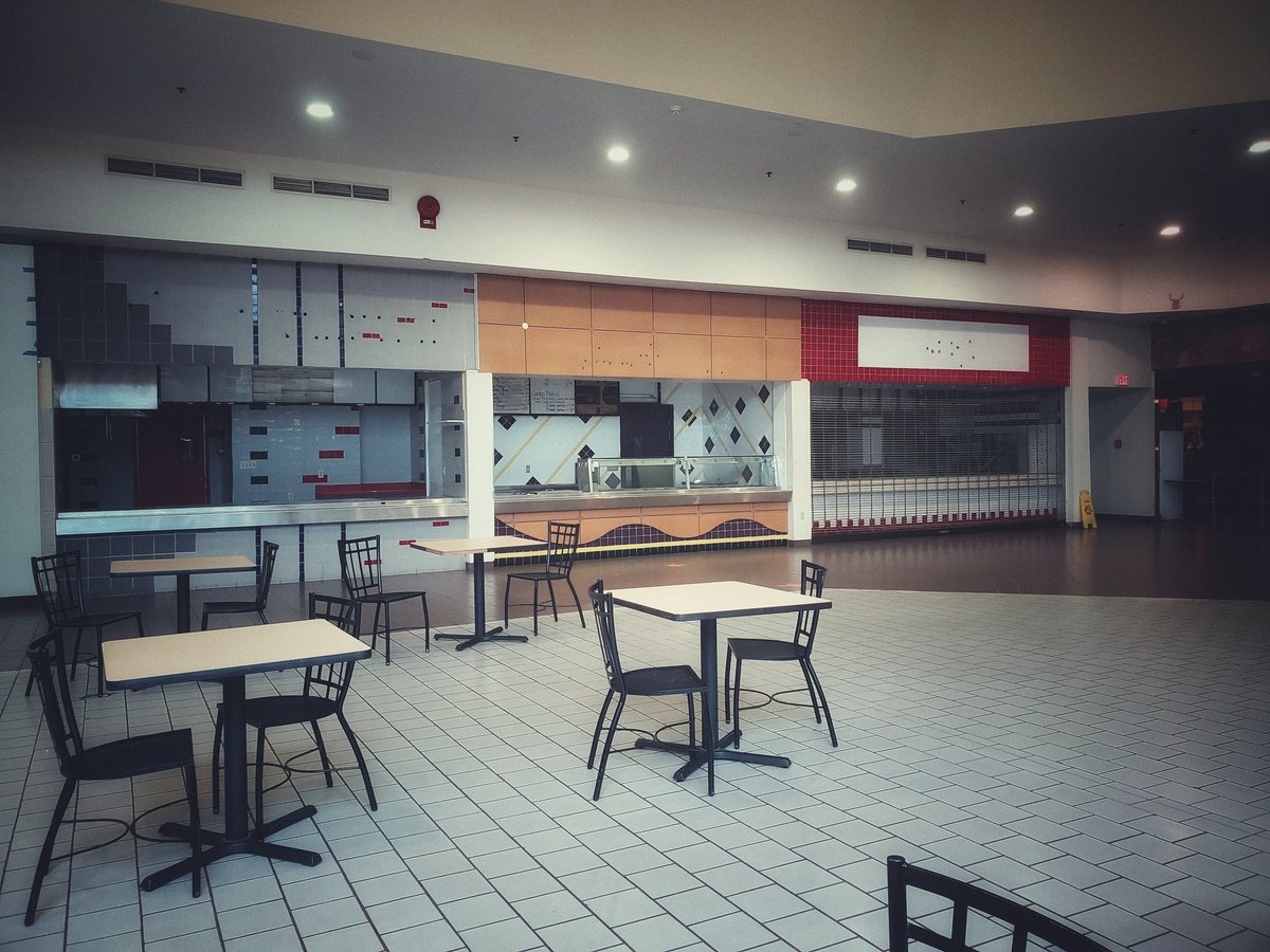 ForTheBrandon's tweet image. #dyingmall #deadmall #liminalspace