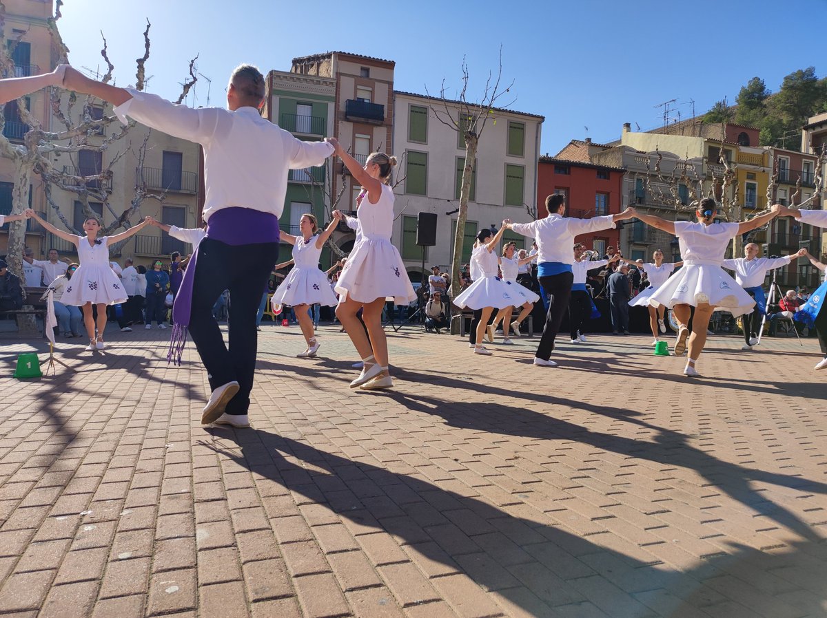 Avui, final a <a href="/ciutatbalaguer/">Paeria de Balaguer</a> del campionat de #sardanaesportiva. <a href="/CollaVioletes/">Violetes del Bosc</a> o <a href="/GrupXaloc/">Colla Mare Nostrum</a>?