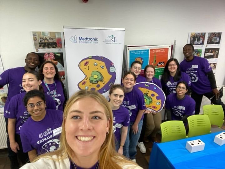 Cellexplorers's tweet photo. The Fantastic DNA team is ready to go at Galway Science - led by @aoifenichonail, @eimzwallace &amp; @obyniy #GalwayScience #believeinScience  #cellexplorers #sciencerolemodels https://t.co/SX60c5AyrV