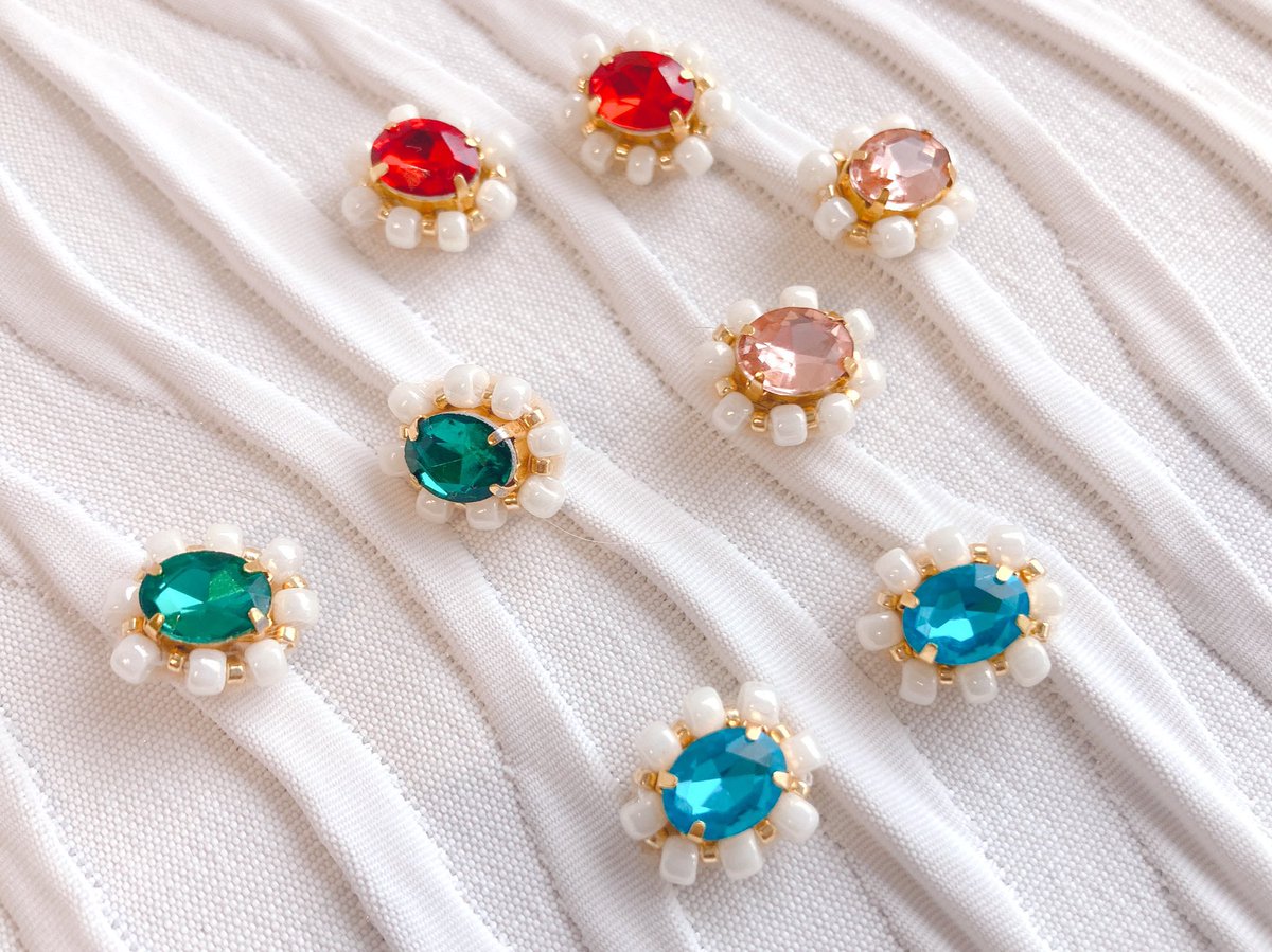 cadre_accessory's tweet photo. 本日、minneにてMAX10%OFFのクーポンでております🎟

開店休業みたいな弊ブランドですが、これからの季節にぴったりのホリデーなデザインの耳飾りご用意しております。
良かったらご覧ください。

minne⇨https://t.co/dHM5iP55nF

#ハンドメイド 
#ハンドメイドアクセサリー https://t.co/zq3AXNzgrG