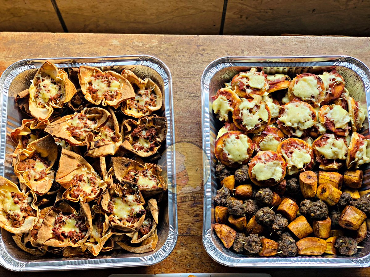 Shei_Lights's tweet photo. Pour son anniversaire, notre cliente a opté pour des apéros salés ☺️: 

-Brochettes de boulettes et de plantains 
-Minis pizzas (jambon-champignon-fromage) 
-Tacos cup bolognaise 
-Minis pilis au poisson 

Bon appétit 🥰

📍Yaoundé https://t.co/LwBHncL6ft
