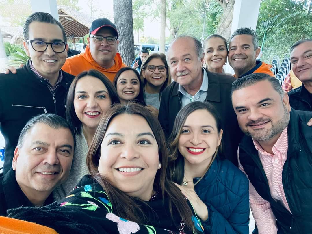 brendasanchezc's tweet photo. Con mis queridos amigos los alcaldes de Dr. Coss, Los Herrera, Los Ramones, Gral. Terán, Hidalgo, Marin, Abasolo, Mina, Los Aldamas, Sabinas Hidalgo, China, Villaldama, Mier y Noriega, Cerralvo y Melchor Ocampo. 🦁

¡Estamos en Movimiento! 🍊 https://t.co/pXBxTLxsE8