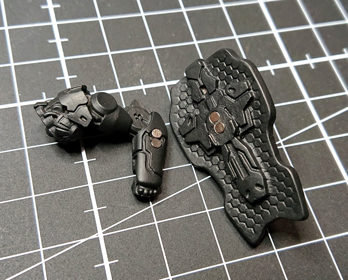 BULKninjin's tweet image. ファイアブランドのマグネタイズ
武器が自重で回転しないように
Φ2の磁石を2つ並べたよ！
これでバッチリだったのでオススメ
#ウォーキャスター
#warcaster