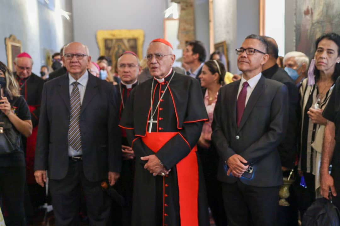 Iglesia Católica se sumó al Gob Bolivariano en recuperación del Casco Histórico de #CCS con reapertura de 2 edificaciones bellamente restauradas: el Museo Sacro y el Palacio Arzobispal, ambas #PatrimonioCultural. Allí estuve con <a href="/gestionperfecta/">Carmen Meléndez</a> y <a href="/nicmaduroguerra/">Nicolas Maduro Guerra</a>. ¡Los felicito!