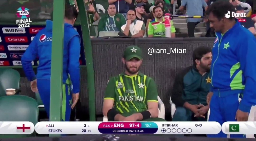 Ateeqmx32's tweet photo. Game changing moment , Shaheen injured 💔 at crucial stage 😭  #EngvsPak https://t.co/kdJVGmJQZy
