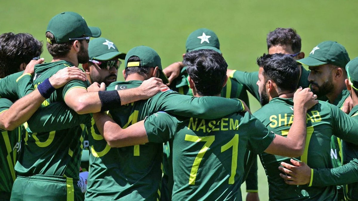 Hasnain69190888's tweet photo. This is my favourite Pakistan cricket team, ever. 

The unity, the fight, the courage and resiliency which this group has shown is unmatched to any era. 

#ENGvPAK | #T20WorldCupFinal https://t.co/iHSeEb0IEe