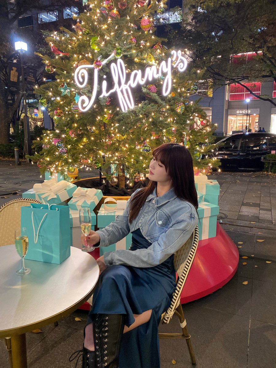 luluvll's tweet photo. Tiffany cafe 🎄 https://t.co/c1SljbB9wC