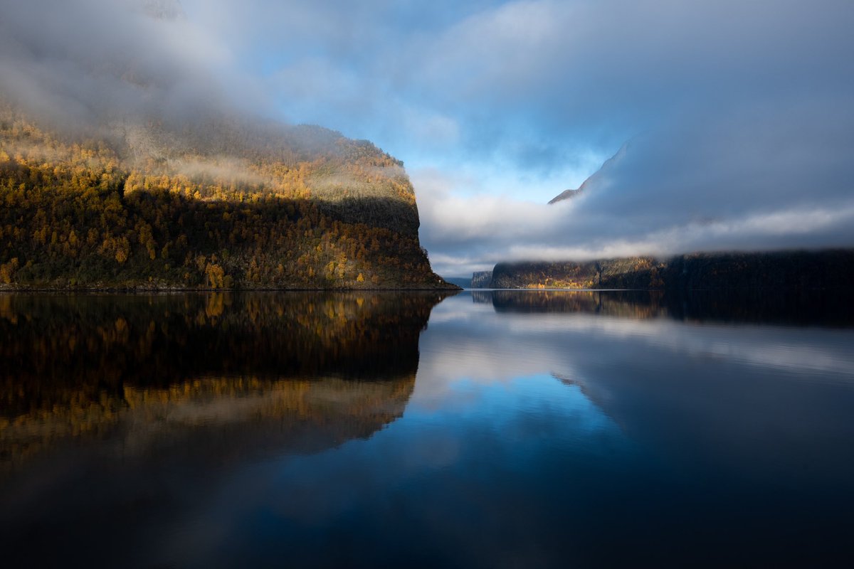 From a fjord cruise on the Aurlandsfjord which is a branch of the Sognefjord. See fjords.com/fjord-cruise-o…

#fjordcruise #fjords #norway #aurlandsfjord #sognefjord #fjord