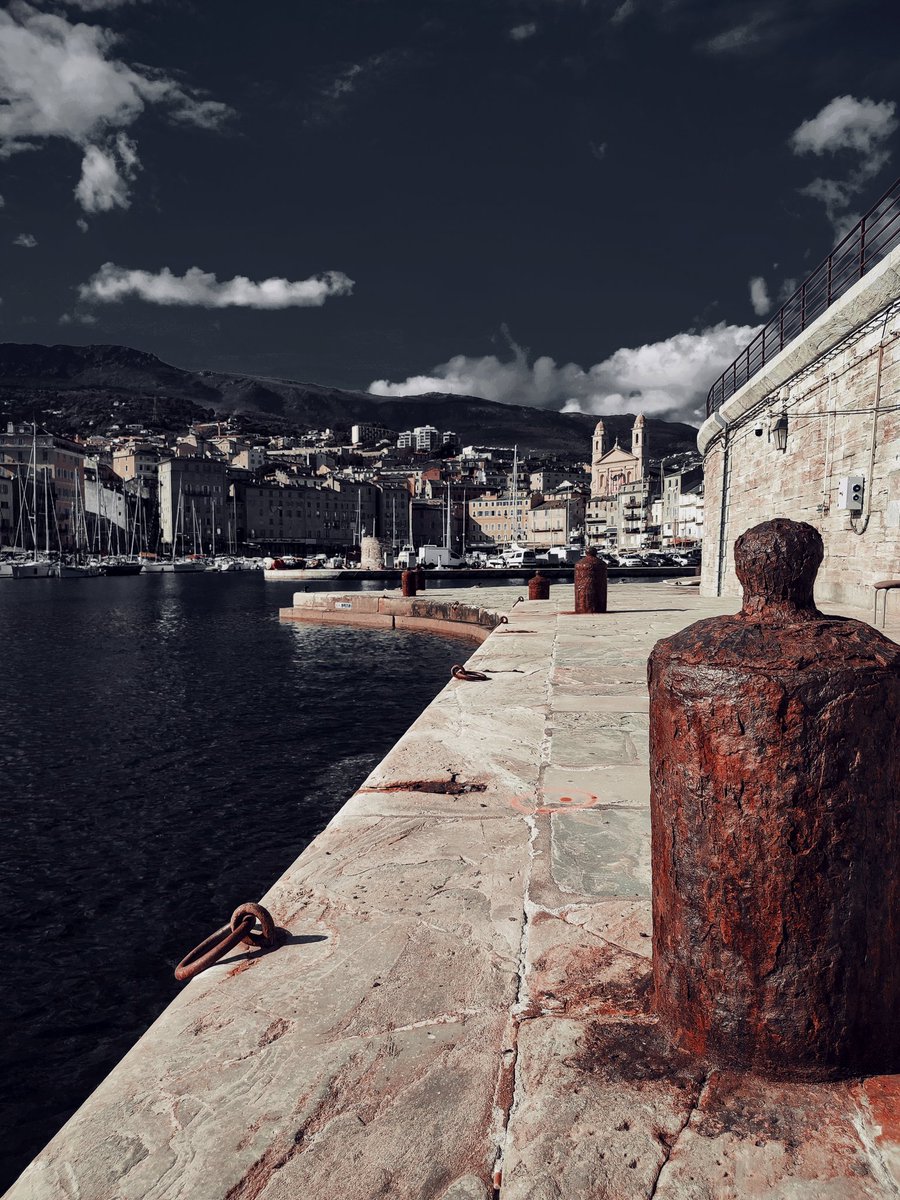 Un jour de Novembre sur le Vieux-Port de Bastia 💙⚓🧭
#Bastia #Port #Corse #Patrimoine #photo #loisirs #promenades