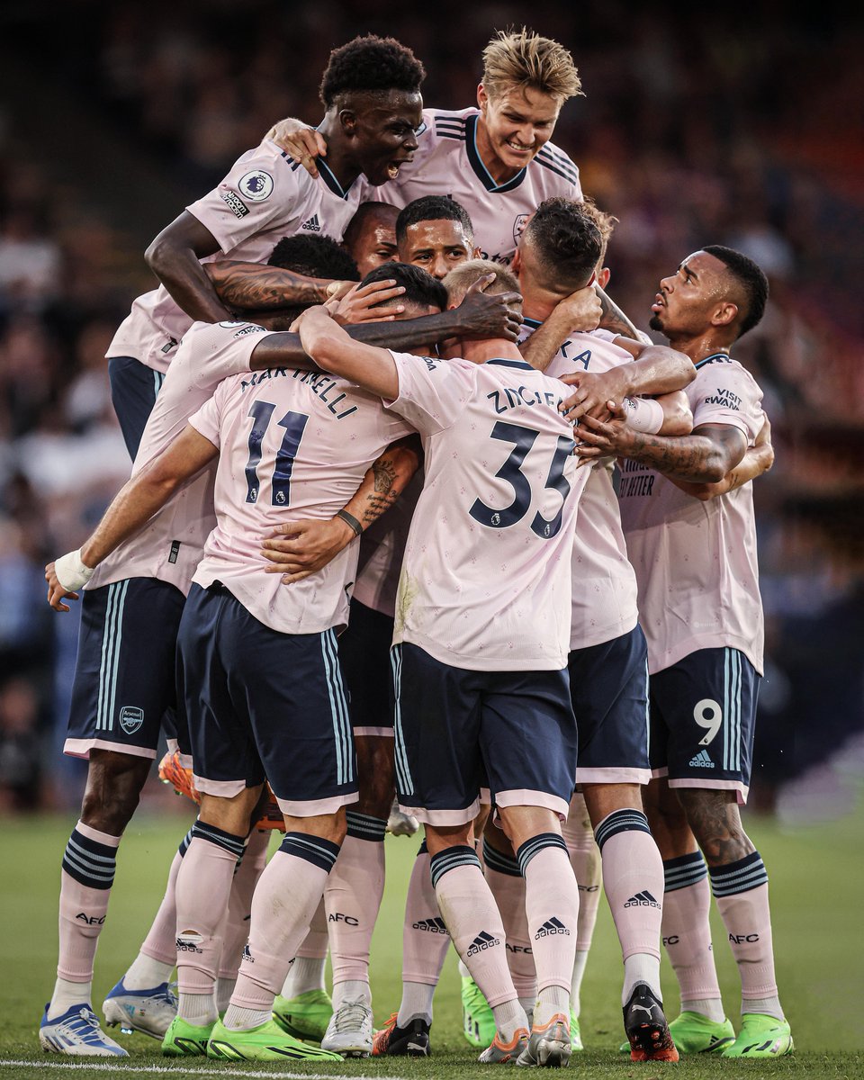 ESPNUK's tweet photo. Arsenal are topping the table with the youngest squad in the Premier League (average age 23.7 years old) 👶 https://t.co/G2lc20TlsC