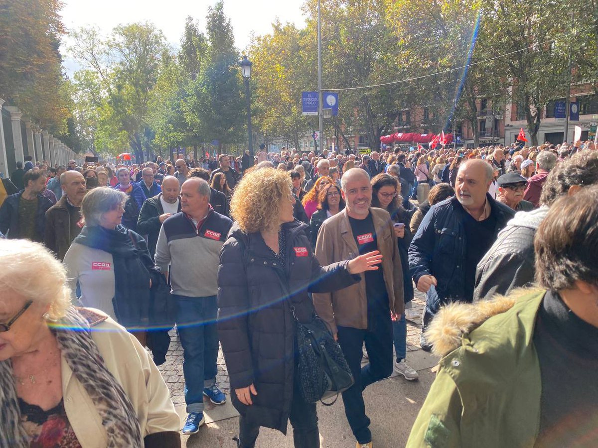 UnaiSordo's tweet photo. Cuando el metro, los cercanías o los autobuses urbanos se llenan, hay pocas dudas: los barrios y las clases populares se sienten agredidas
Y defendemos nuestra sanidad pública.
#SanidadPública
#MadridSeLevantaEl13 https://t.co/q8UVBgLggV