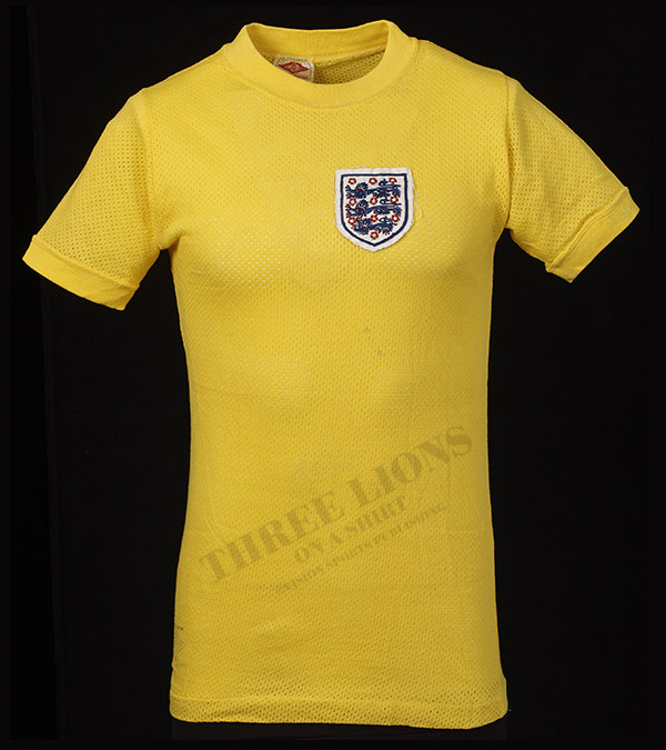 3LionsShirtbook's tweet photo. Come on you yellows!
.
Match worn by Colin Bell v Czechoslovakia (1973)
.
Sir Alf Ramsey experimented with several away shirt colours as England manager, believing red was too dark for World Cup matches played in hot weather.
.
Three Lions On A Shirt is out now!
#3LOAS #England https://t.co/BKzymvJz9a