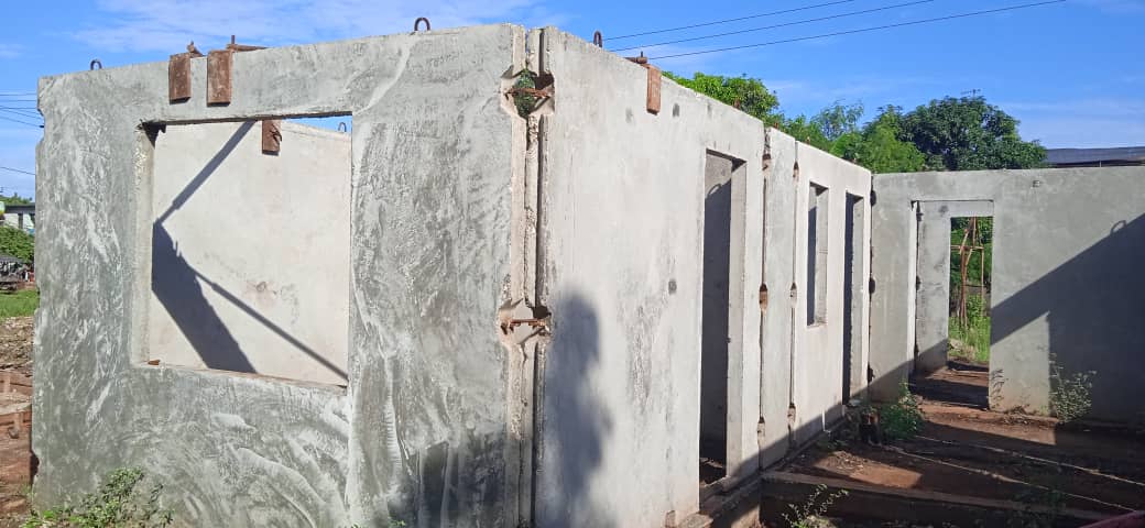 SanchezDoraida's tweet photo. Constructores de la Empresa Constructora Integral No. 3 enfrascados en el programa inversionista de la vivienda https://t.co/iQ0tqYfpwF
