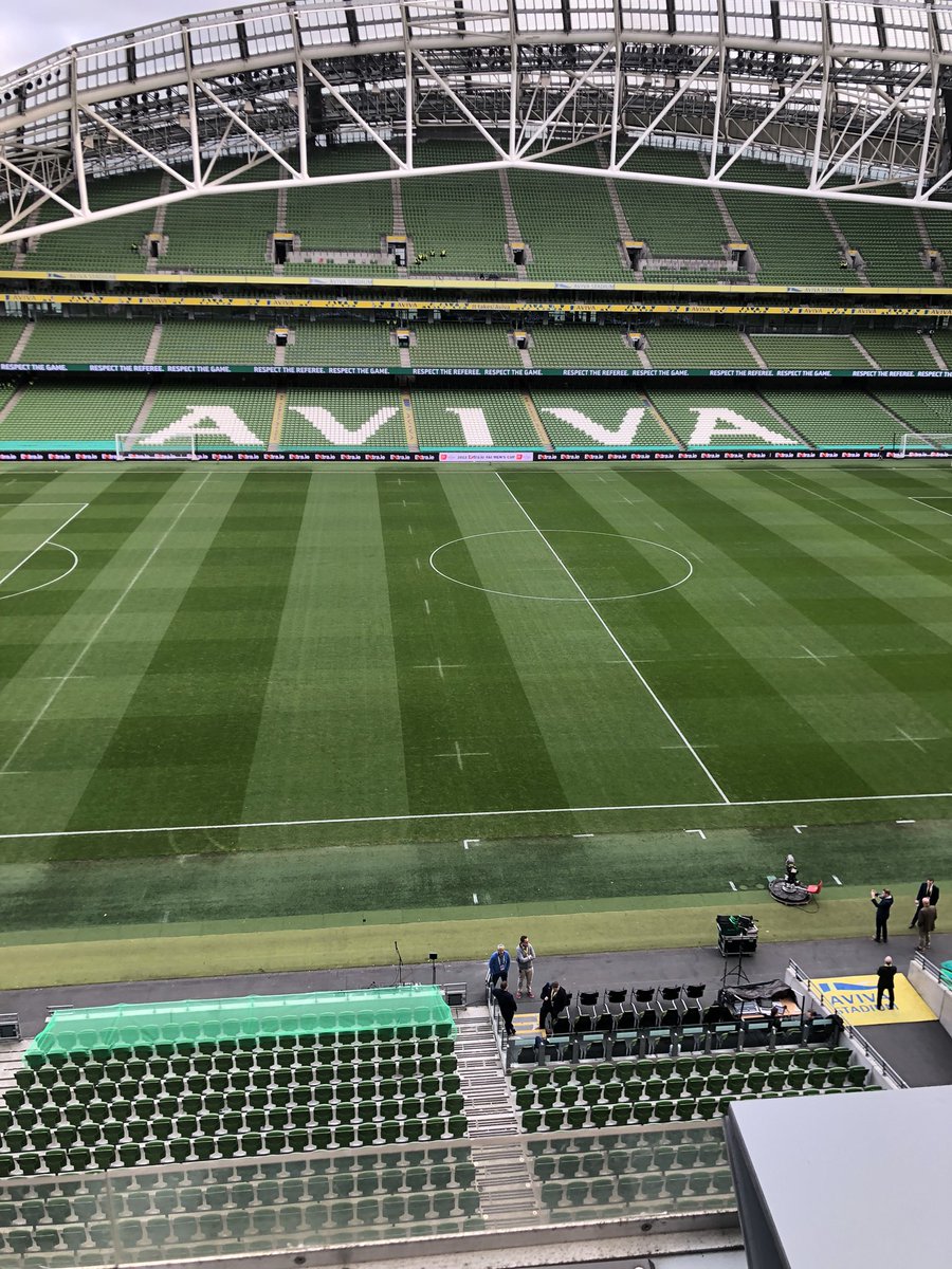 dessiemccallion's tweet photo. On November 13th last year Ireland enjoyed victory over the All Blacks! Let’s hope it’s the Candy Stripes that savour Aviva success today. It’s quiet now, but won’t be soon https://t.co/acSB1WfRD1