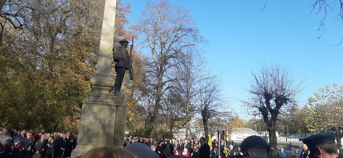 tredegarwales's tweet photo. On Remembrance Sunday, #Tredegar fall silence to remember the fallen who gave our today.

Service by @Revmattsays

@PoppyLegion @TredegarCouncil
@BlaenauGwentCBC

#LestWeForget 
#WeRememberThem
#RemembranceSunday 

Thank you to all organisations representatives.

#TredegarWales https://t.co/iwuxdjS4O6