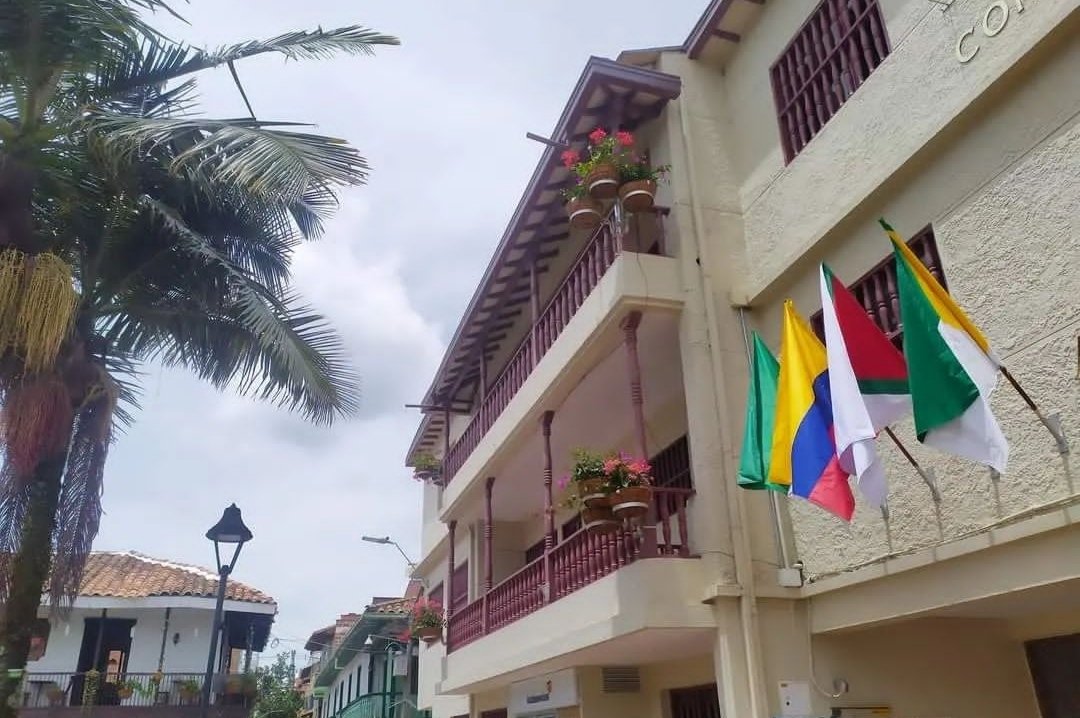 AMarinilla's tweet photo. Como hermanos que amamos la patria olvidemos el odio y el mal, empuñemos la nueva bandera que nos brinda la Acción Comunal.
#DiaNacional #AccionComunal
@ParticipaAnt @MinInterior @GobAntioquia @anibalgaviria @petrogustavo https://t.co/05ThTN188h