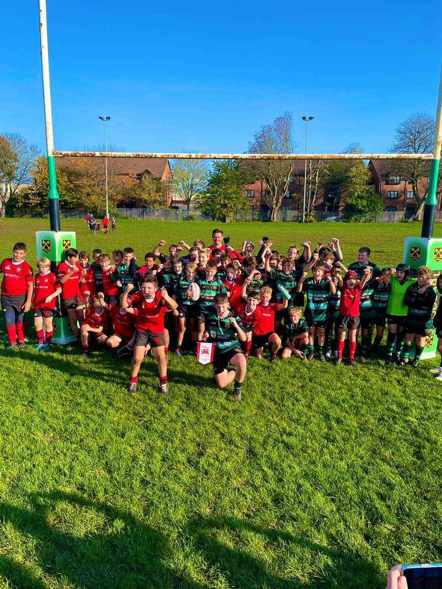 Some fine Rugby on display this morning from @LWMiniRFC & @StPetersMandJ U12s ☀️🙌🏼👏🏼 Both teams were a pleasure to referee in what was a hugely competitive match 💪🏼 Safe trip home to London Welsh 👍🏼🏉🏴󠁧󠁢󠁷󠁬󠁳󠁿