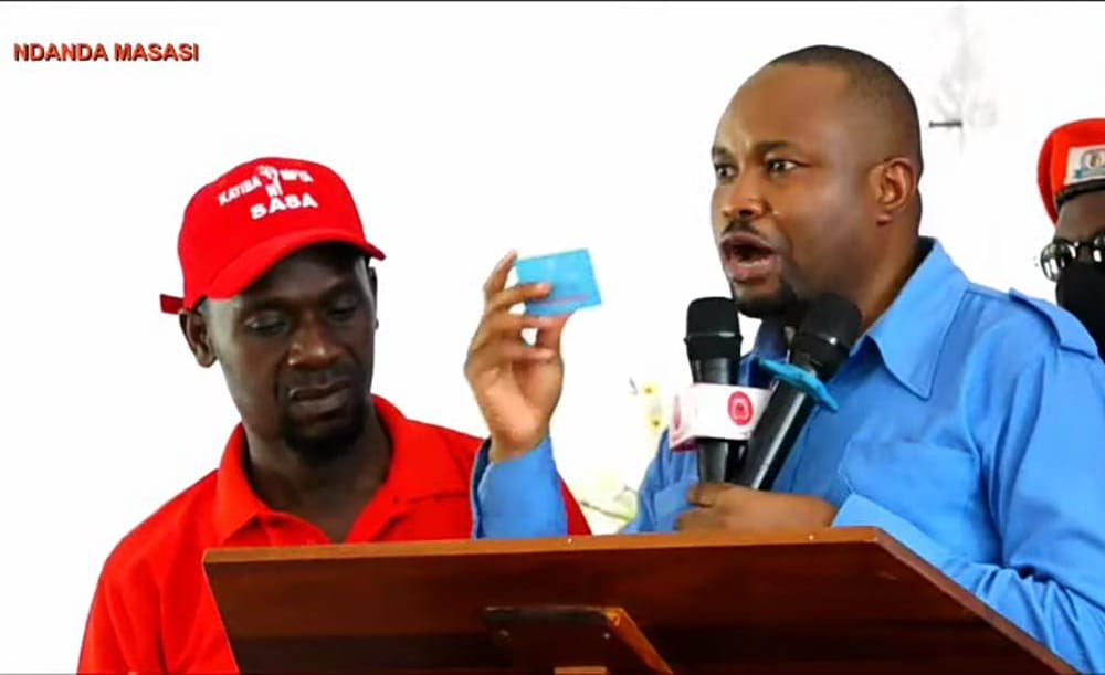 John_Pambalu's tweet photo. Mwaka 2021 nikiwa katika ziara ya #KatibaMpya Jimbo la Masasi nilikutana na Mhe  Hamza Hakika Katani alimaarufu Machuma aliyekuwa mgombea Ubunge jimbo la Masasi Mjini kupitia CUF 2020. Akanieleza nia yake ya kujiunga na jeshi la ukombozi, Leo amekata shauli ya kulingana nasi. https://t.co/QZuYUNLsIX